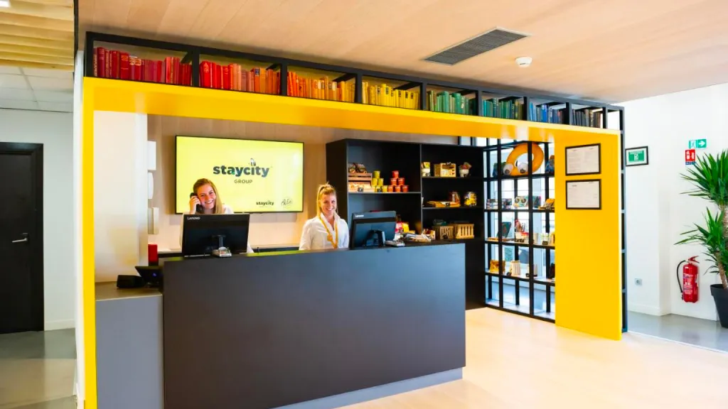 Диснейленд Париж Ресепшн отеля Staycity Aparthotels Paris