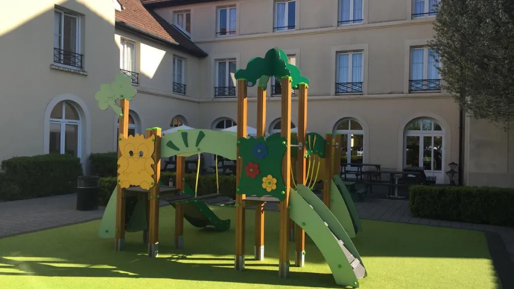 Детская площадка Campanile Val de France Диснейленд Париж Детская площадка Campanile Val de France