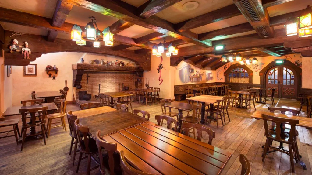 Интерьер в Au Chalet de la Marionnette Диснейленд Париж Интерьер в Au Chalet de la Marionnette