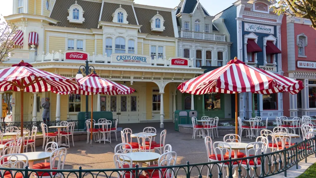 Вход в кафе Casey’s Corner Диснейленд Париж Вход в кафе Casey’s Corner