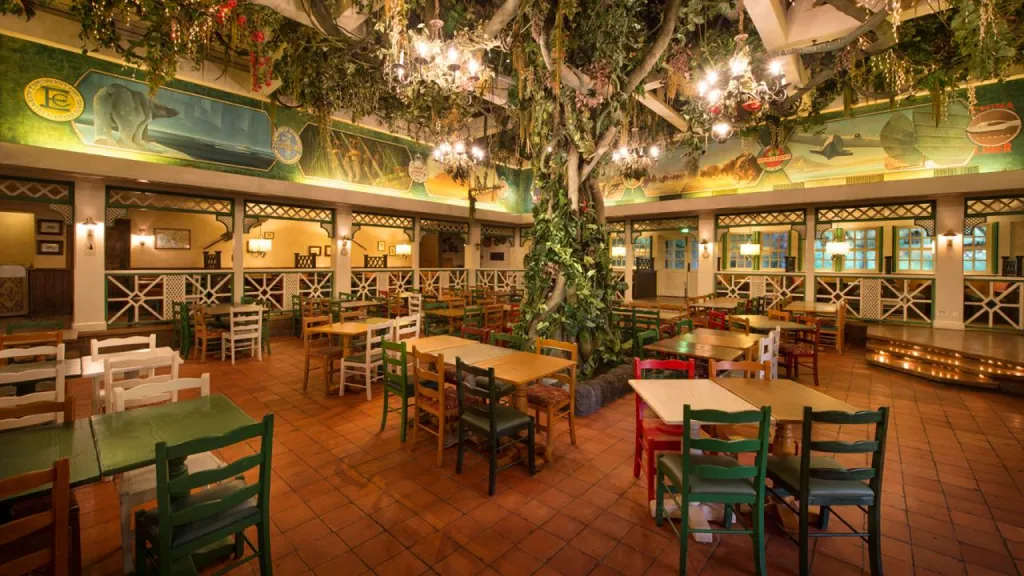 Интерьер кафе Colonel Hathi’s Pizza Outpost Диснейленд Париж Интерьер кафе Colonel Hathi’s Pizza Outpost
