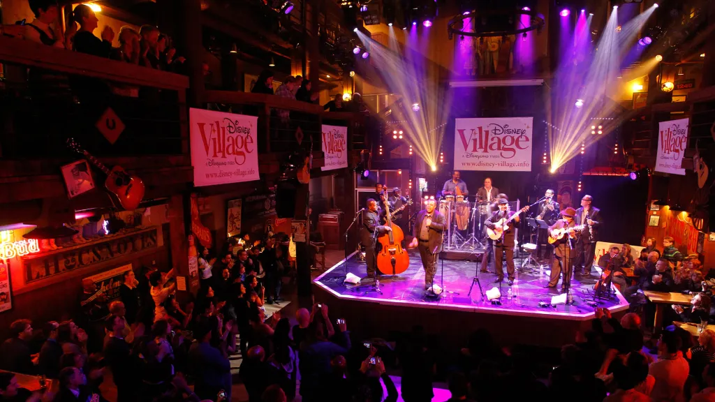 Диснейленд Париж Танцы в Billy Bob's Country Western Saloon