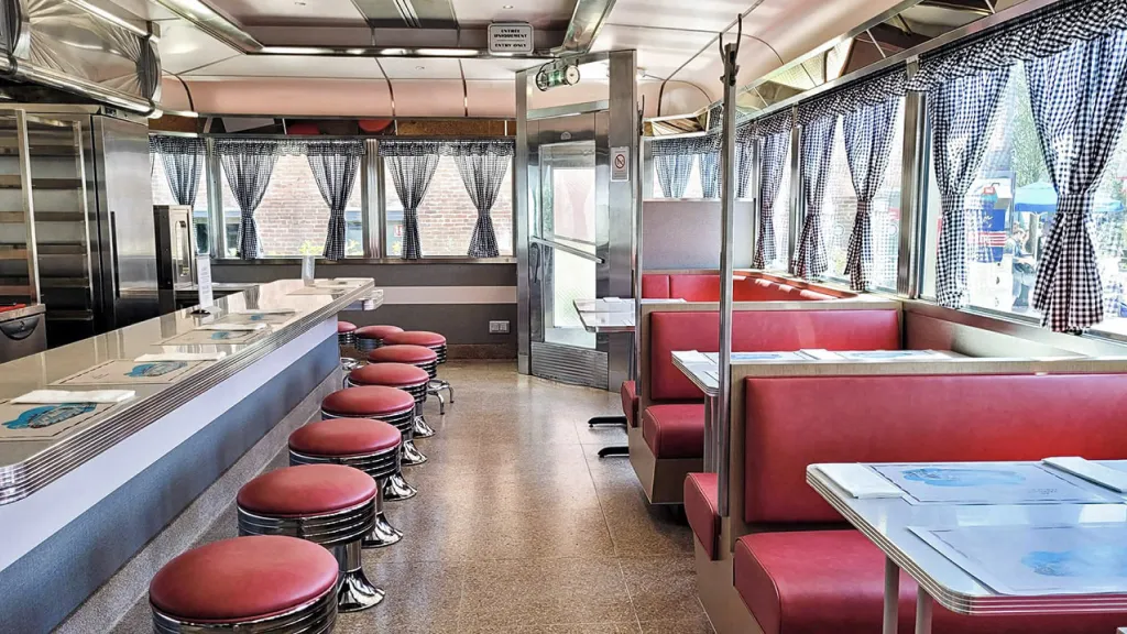 Ретро интерьер кафе Super Diner Диснейленд Париж Ретро интерьер кафе Super Diner