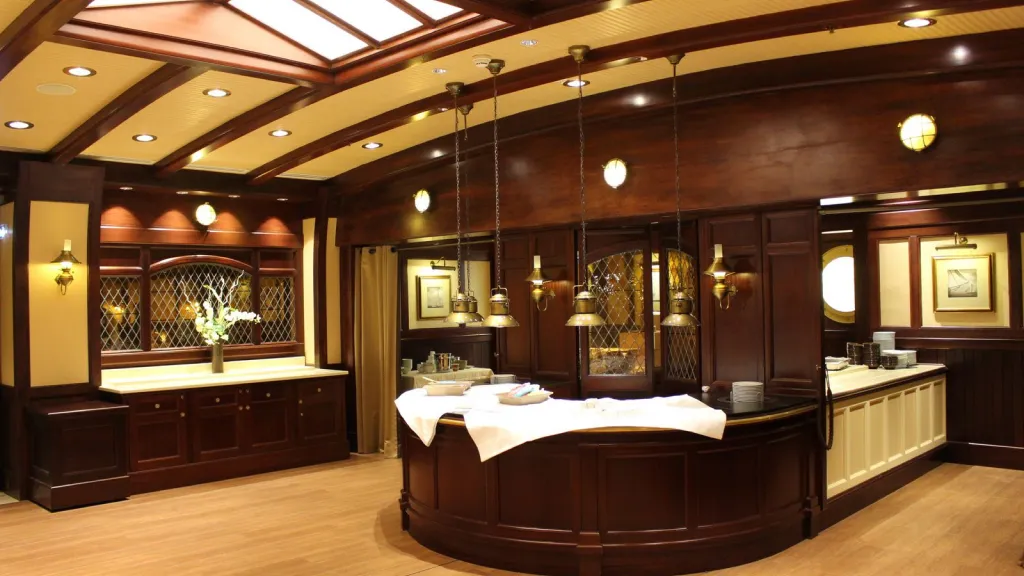 Вход в ресторан Yacht Club Диснейленд Париж Вход в ресторан Yacht Club
