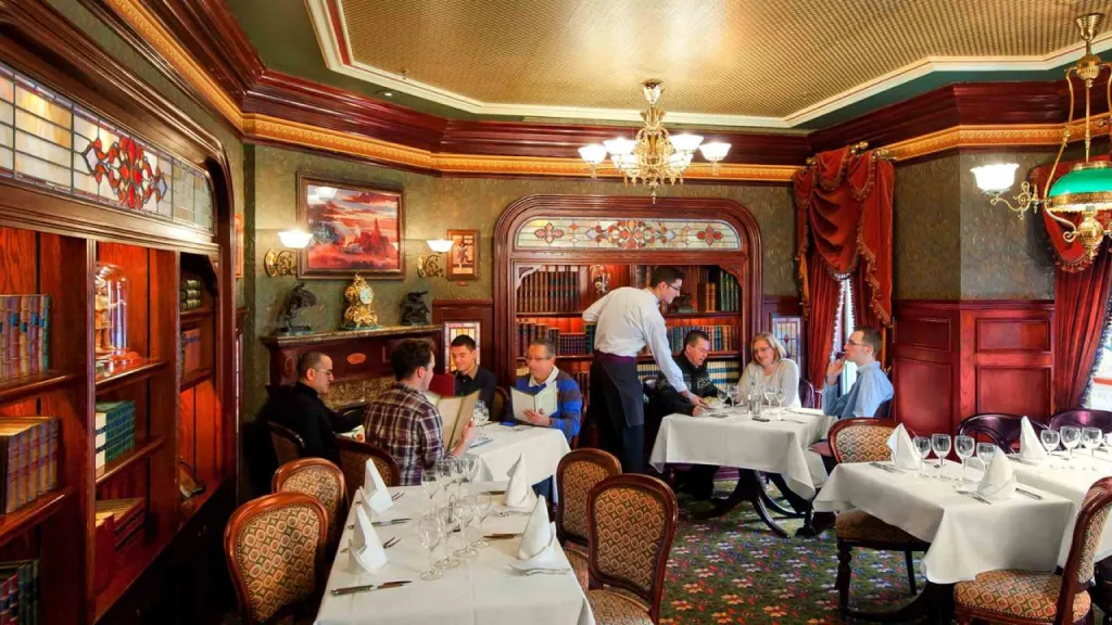 Диснейленд Париж Ресторан Walt’s – an American restaurant