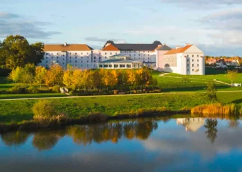 Диснейленд Париж отель B&B Hotel • Отель Дисней B&B Hotel в Диснейленд Париж • Отель Дисней B&B Hotel в парижском Диснейленде.