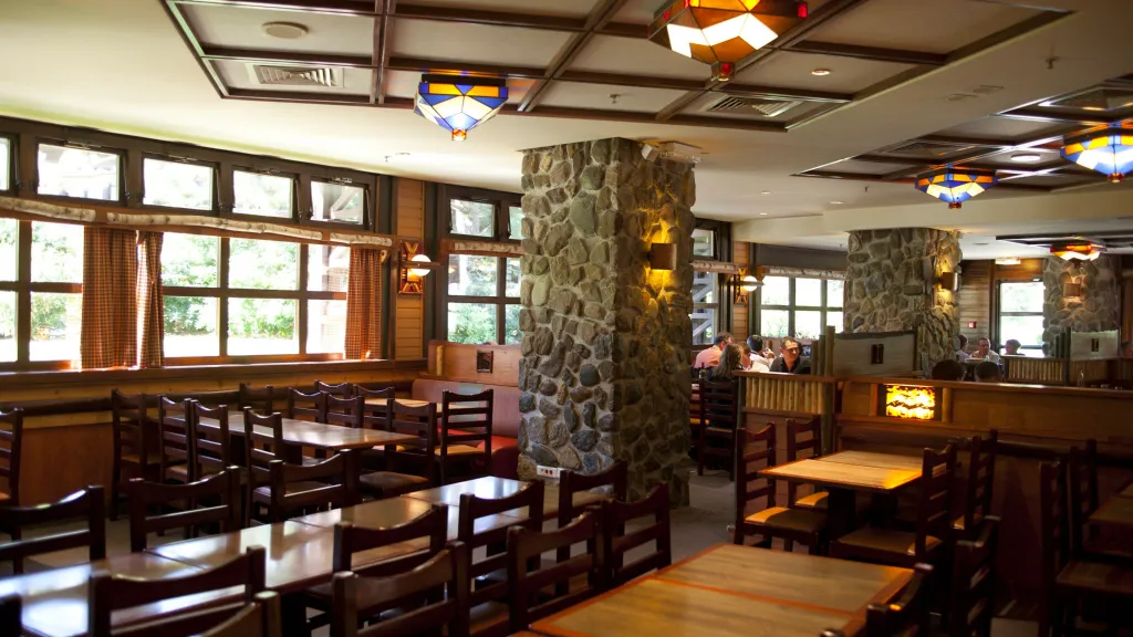 Внутренний декор Hunter's Grill Диснейленд Париж Интерьер Hunter's Grill