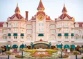 Диснейленд Париж отель Disneyland Hotel • Отель Disneyland Hotel в Диснейленд Париж • Главный отель Disneyland Hotel в парижском Диснейленде.