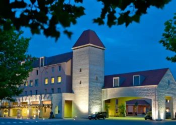 Диснейленд Париж отель Explorers Fabulous Hotels Group • Отель Explorers Fabulous Hotels Group в Диснейленд Париж • Дисней Explorers Fabulous Hotels Group.