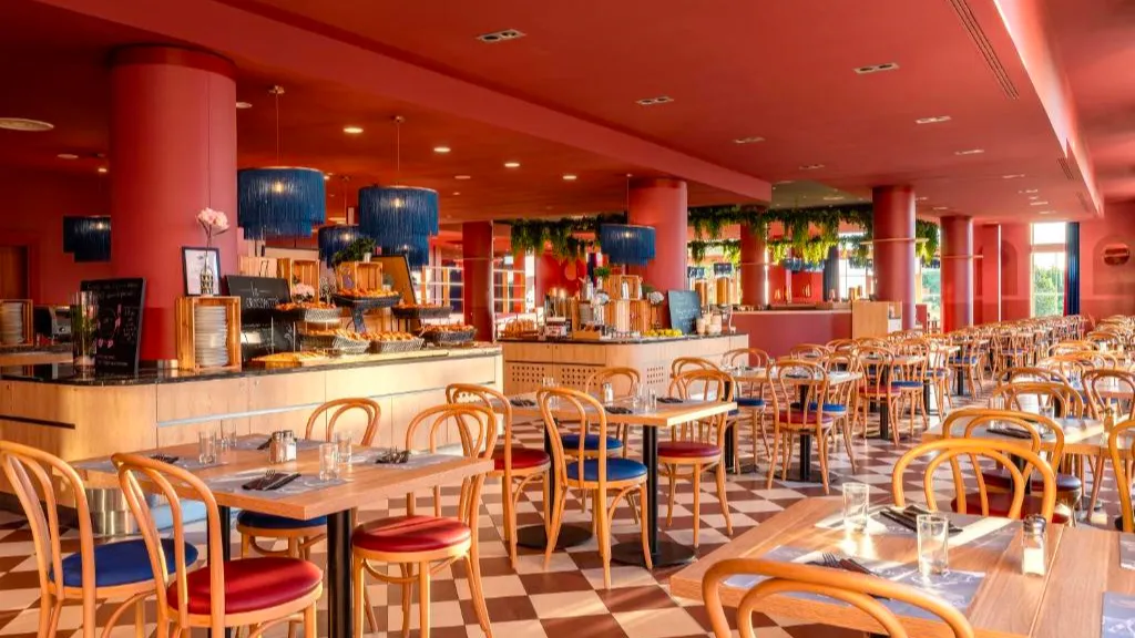 Диснейленд Париж Интерьер ресторана Chez Maurice