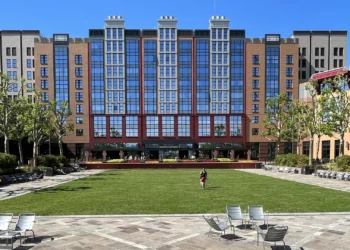 Диснейленд Париж отель Disney Hotel New York • Отель Disney Hotel New York - Искусство Marvel в Диснейленд Париж • Disney Hotel New York в парижском Диснее.
