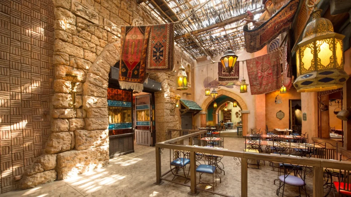 Диснейленд Париж Agrabah Café • Ресторан Кафе Аграба в Диснейленд Париж • Ресторан Agrabah Café в парижском Диснейленде.