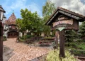 Диснейленд Париж Au Chalet de la Marionnette • Кафе Шале марионетки в Диснейленд Париж • Ресторан Шале марионетки в парижском Диснейленде.