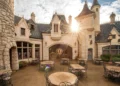 Диснейленд Париж Auberge de Cendrillon • Ресторан Золушка Инн в Диснейленд Париж • Ресторан Auberge de Cendrillon в парижском Диснейленде.