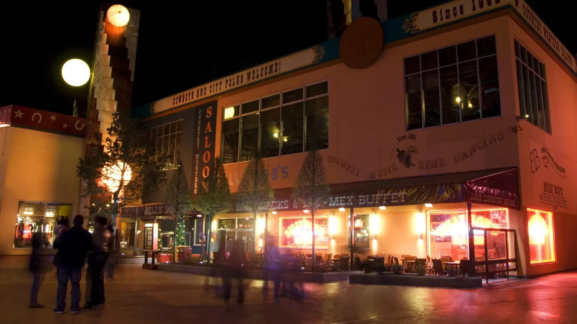 Диснейленд Париж Billy Bob’s Country Western Saloon • Бар Западный Кантри-Салун Билли Боба в парижском Диснейленде.