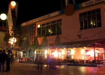Диснейленд Париж Billy Bob’s Country Western Saloon • Бар Западный Кантри-Салун Билли Боба в парижском Диснейленде.