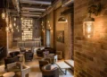 Диснейленд Париж Bleecker Street Lounge • Bar Зал ожидания на Бликер-стрит в Диснейленд Париж • Бар Bleecker Street Lounge в Диснейленде.