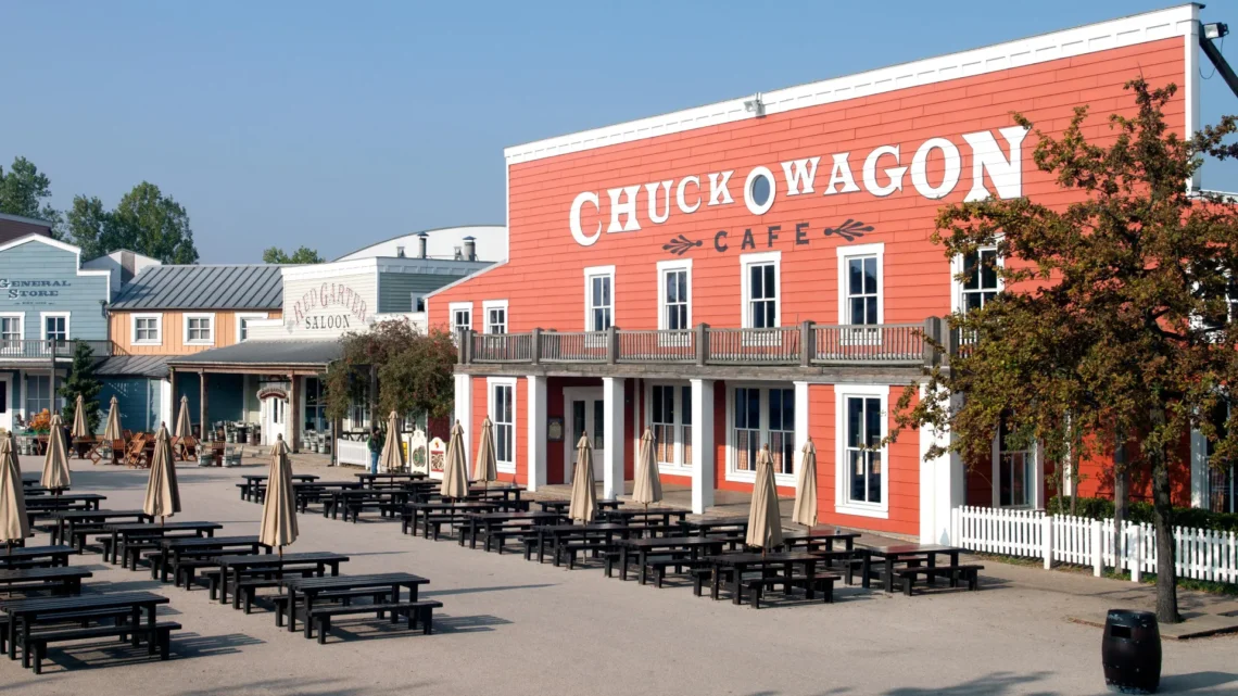 Диснейленд Париж Chuck Wagon Café • Ресторан Чак Вагон Кафе в Диснейленд Париж • Ресторан Chuck Wagon Café в парижском Диснейленде.