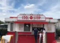 Диснейленд Париж Cool Stop • Киоск Холодная остановка в Диснейленд Париж • Лавка Cool Stop в парижском Диснейленде.