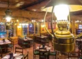Диснейленд Париж Crockett’s Tavern • Ресторан Таверна Крокетта в Диснейленд Париж • Ресторан Crockett’s Tavern в парижском Диснейленде.