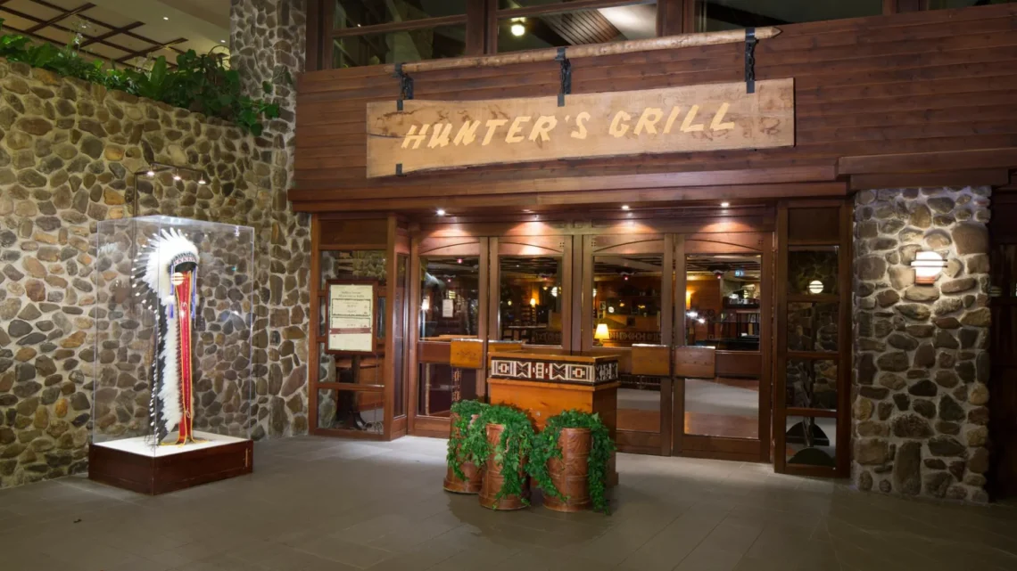 Диснейленд Париж Hunter's Grill and Beaver Creek Tavern • Ресторан Охотничий гриль в парижском Диснейленде.