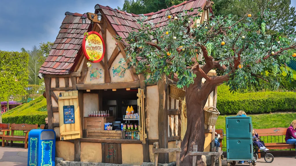 Киоск мороженого L’Arbre Enchanté Диснейленд Париж Киоск мороженого L’Arbre Enchanté