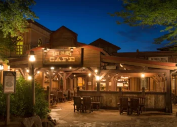 Диснейленд Париж Last Chance Cafe • Кафе-ресторан Последний шанс в Диснейленд Париж • Ресторан Last Chance Cafe в парижском Диснейленде.