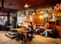 Диснейленд Париж Market House Deli • Кафе-ресторан Маркет Хаус Дели в Диснейленд Париж • Кафе Market House Deli в парижском Диснейленде.