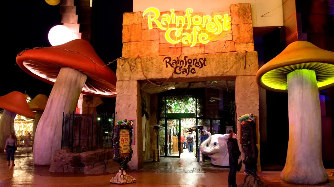 Диснейленд Париж Rainforest Café • Ресторан Тропическое кафе в Диснейленд Париж • Ресторан Rainforest Café в парижском Диснейленде.