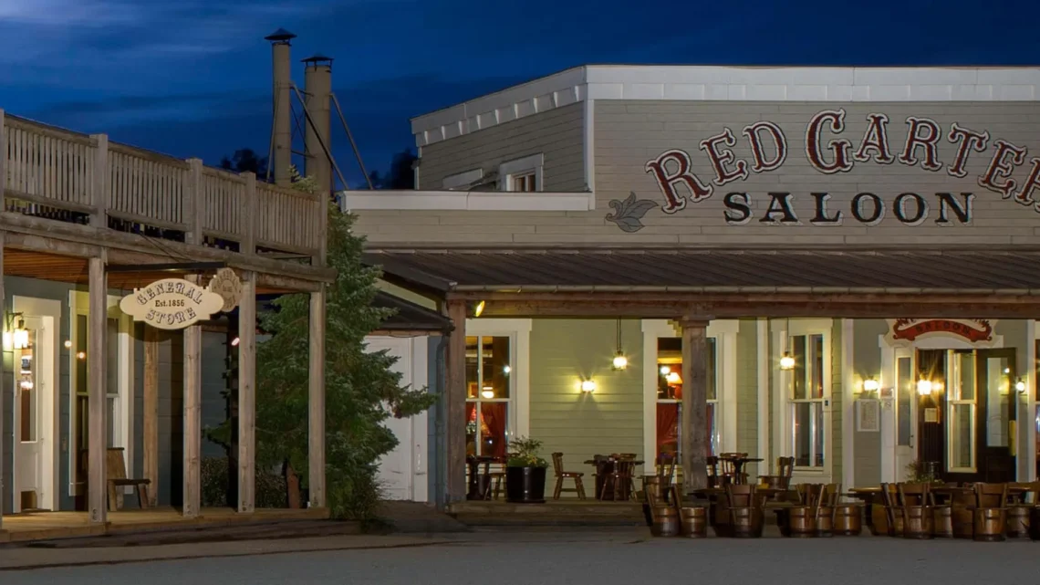 Диснейленд Париж Red Garter Saloon • Bar Салон красных подвязок в Диснейленд Париж • Бар Red Garter Saloon в парижском Диснейленде.