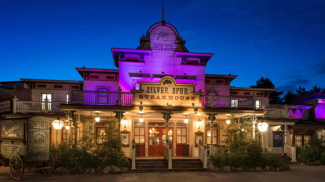 Диснейленд Париж Silver Spur Steakhouse • Ресторан Стейк-хаус Silver Spur в Диснейленд Париж • Silver Spur Steakhouse в парижском Диснейленде.