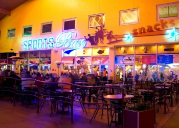 Диснейленд Париж Sports Bar • Bar спортивный бар в Диснейленд Париж • Бар Sports Bar в парижском Диснейленде.