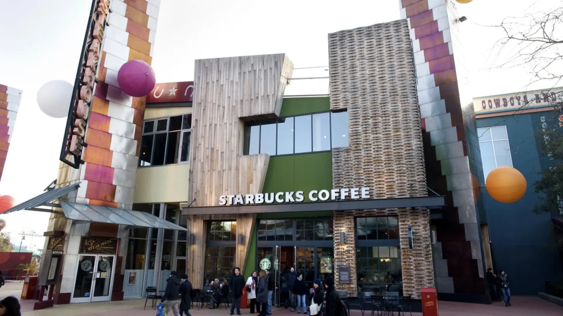 Диснейленд Париж Starbucks Coffee • Кафе-ресторан Старбакс в Диснейленд Париж • Кафе Starbucks Coffee в парижском Диснейленде.