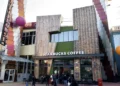 Диснейленд Париж Starbucks Coffee • Кафе-ресторан Старбакс в Диснейленд Париж • Кафе Starbucks Coffee в парижском Диснейленде.