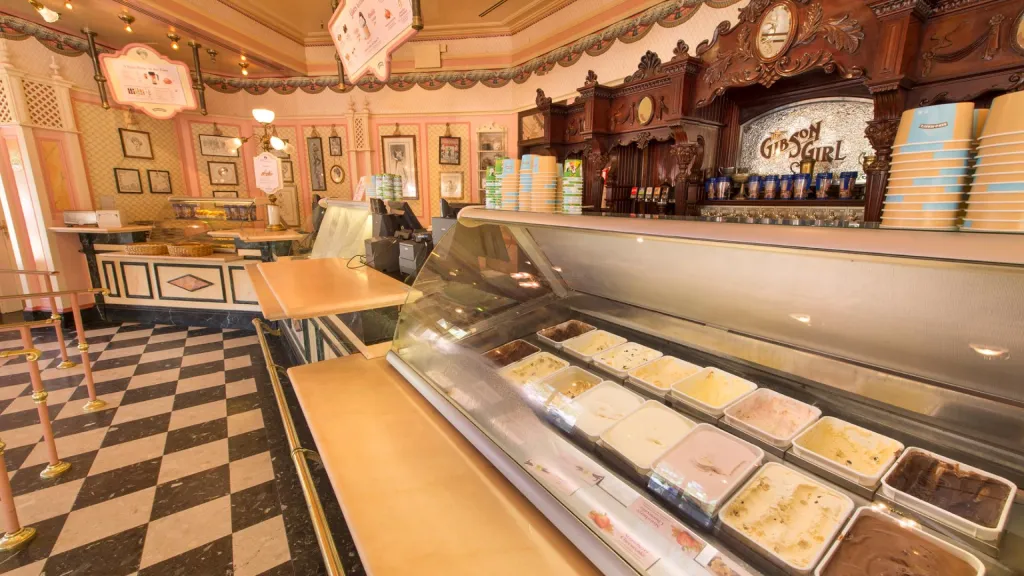 Интерьер The Gibson Girl Ice Cream Parlour Диснейленд Париж Интерьер The Gibson Girl Ice Cream Parlour