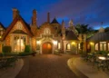 Диснейленд Париж Toad Hall Restaurant • Кафе-ресторан Жабий зал в Диснейленд Париж • Ресторан Toad Hall Restaurant в парижском Диснейленде.