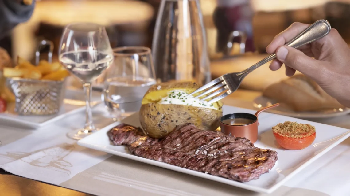 Диснейленд Париж рестораны • Table-service в Диснейленд Париж • Рестораны в парижском Диснейленде •  Рестораны с обслуживанием за столиками.