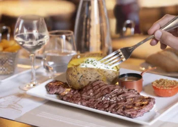 Диснейленд Париж рестораны • Table-service в Диснейленд Париж • Рестораны в парижском Диснейленде •  Рестораны с обслуживанием за столиками.