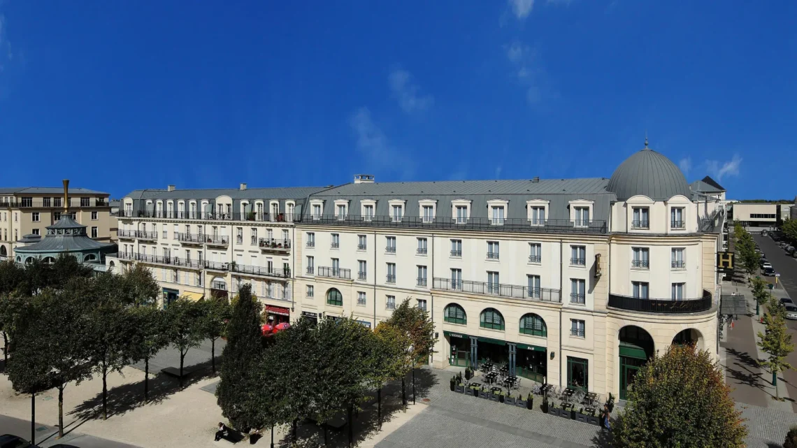 Диснейленд Париж отель Hôtel l’Elysée Val d’Europe • Hôtel l’Elysée Val d’Europe в Диснейленд Париж • Hôtel l’Elysée Val d’Europe в парижском Диснейленде.