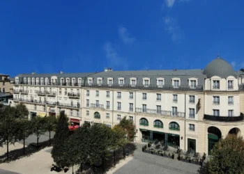 Диснейленд Париж отель Hôtel l’Elysée Val d’Europe • Hôtel l’Elysée Val d’Europe в Диснейленд Париж • Hôtel l’Elysée Val d’Europe в парижском Диснейленде.