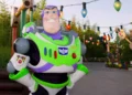 Диснейленд Париж Базз Лайтер • Встреча и приветствие с Buzz Lightyear в Диснейленд Париж • Базз Лайтер в парижском Диснейленде.