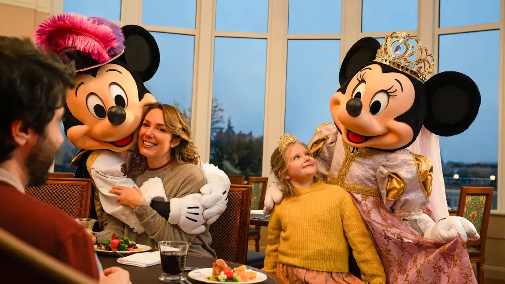 Любимые персонажи в Royal Banquet Диснейленд Париж Любимые персонажи в Royal Banquet