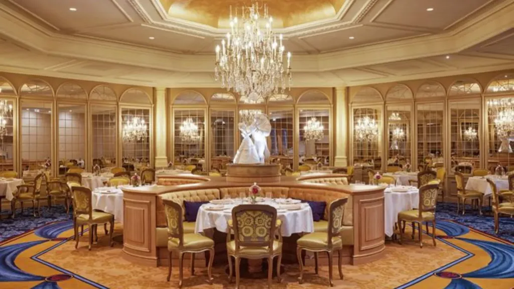 Интерьер ресторана La Table de Lumière Диснейленд Париж Интерьер ресторана La Table de Lumière