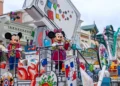 Диснейленд Париж A Million Splashes of Colour • Шоу Миллион ярких красок в Диснейленд Париж • A Million Splashes of Colour парижском Диснее.