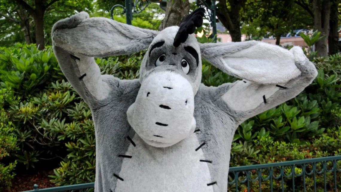 Диснейленд Париж Иа-Иа • Встреча и приветствие с Eeyore в Диснейленд Париж • Иа-Иа в парижском Диснейленде.