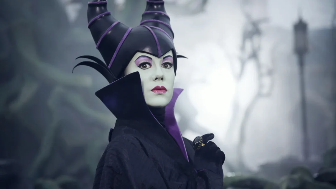 Диснейленд Париж Малефисента • Встреча и приветствие с Maleficent в Диснейленд Париж • Малефисента в парижском Диснейленде.