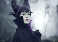 Диснейленд Париж Малефисента • Встреча и приветствие с Maleficent в Диснейленд Париж • Малефисента в парижском Диснейленде.