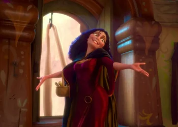 Диснейленд Париж Матушка Готель • Встреча и приветствие с Mother Gothel в Диснейленд Париж • Матушка Готель в парижском Диснейленде.