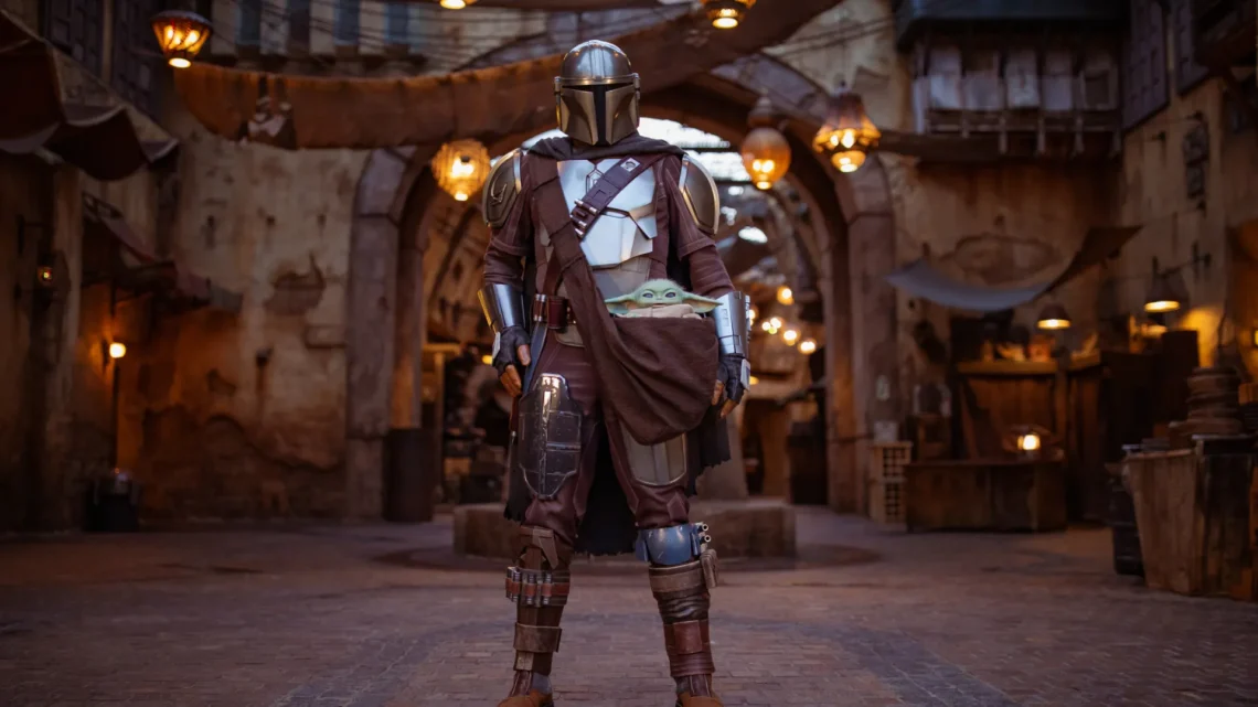 Диснейленд Париж Мандалорец и Грогу • Встреча и приветствие с Mandalorian and Grogu в Диснейленд Париж • Мандалорец и Грогу в парижском Диснейленде.