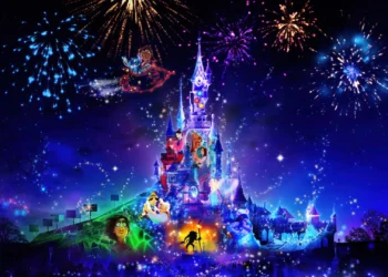 Диснейленд Париж Disney Tales of Magic • Ночное шоу  Disney Tales of Magic в Диснейленд Париж •  Сказки Диснея о волшебстве парижский Диснейленд